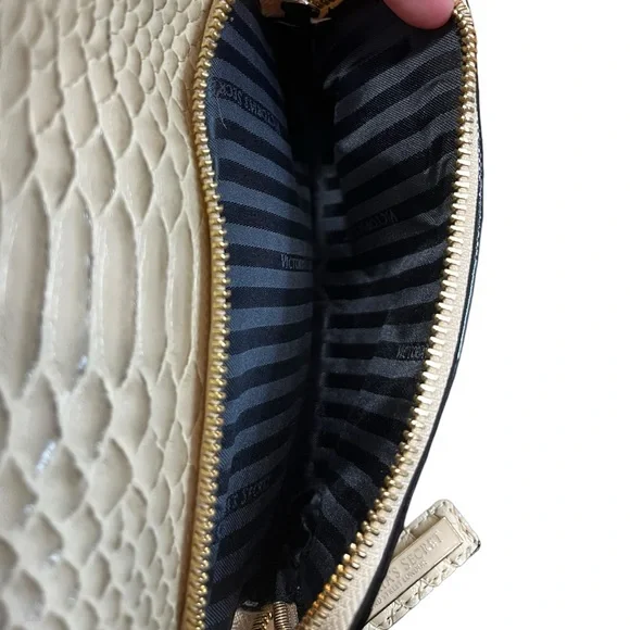 Victoria’s Secret Snakeskin Gold Backpack. Adjustable straps - Picture 15 of 15